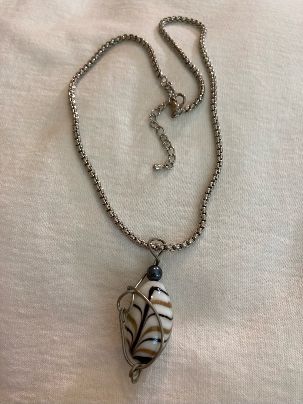 Wired Designed Glass Bead Pendant Necklace